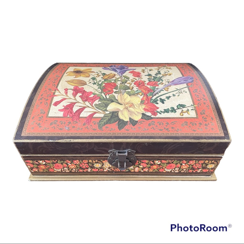 Vintage wooden trinket box